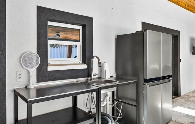 Building Photo - 319 Brentwood Dr