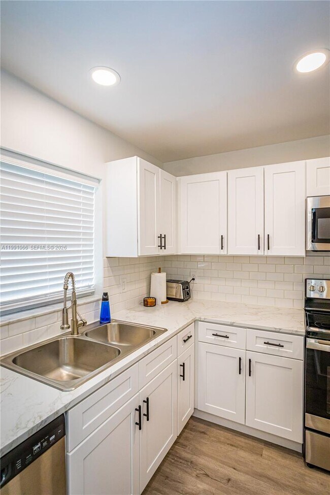 Building Photo - 9341 Green Meadows Way