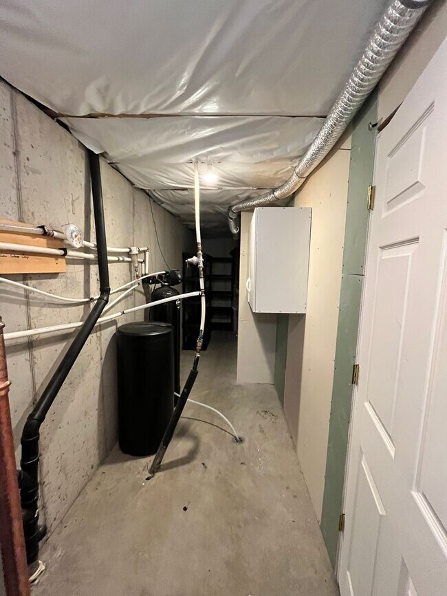 Building Photo - Bright 2 Bed / 2 Bath Basement Apartment with Garage Access – Driggs, ID