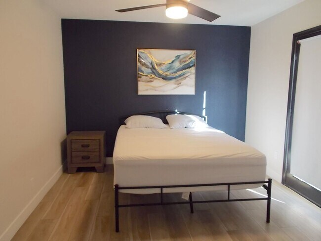 Building Photo - Beautifully Furnished 2-Bedroom 2-Bath Tow...