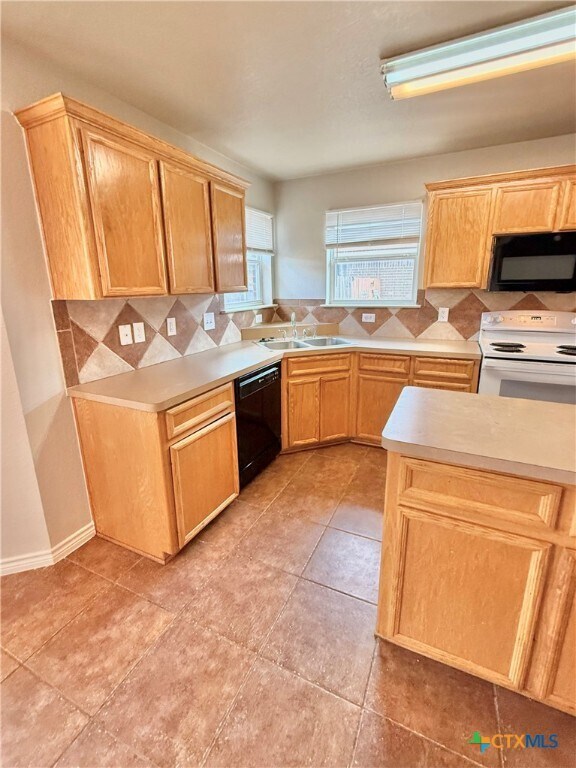 Building Photo - 2409 Vernice Dr