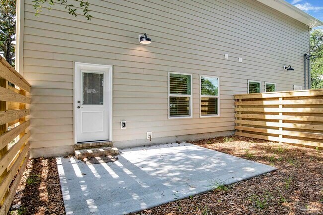 Building Photo - 1602 E Maxwell St