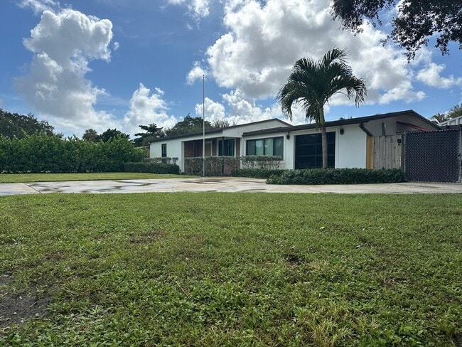 Building Photo - 2940 Cherokee Rd