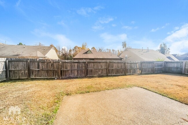 Building Photo - 2738 Old Well Cove