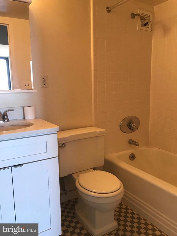 Building Photo - 210 Locust St