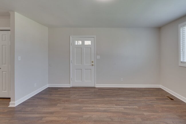 Building Photo - 405 Figuers Dr