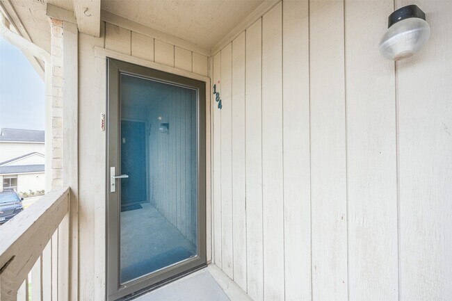 Building Photo - 3919 Fairmont Pkwy