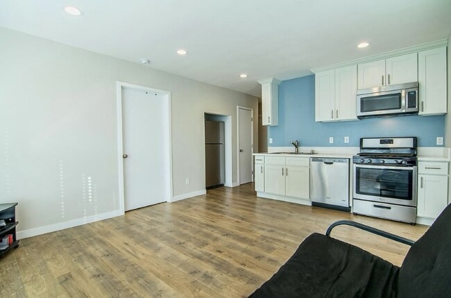 Building Photo - 3410 Walton Ave
