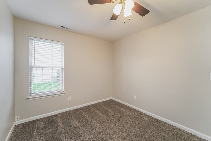 Building Photo - 785 Sir Raleigh Dr