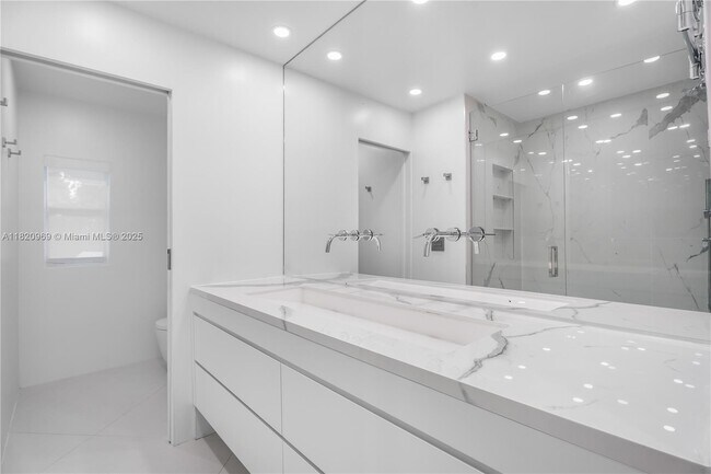 Building Photo - 7531 SW 52nd Ct