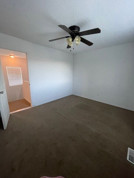 Building Photo - 120 Shamrock Ln