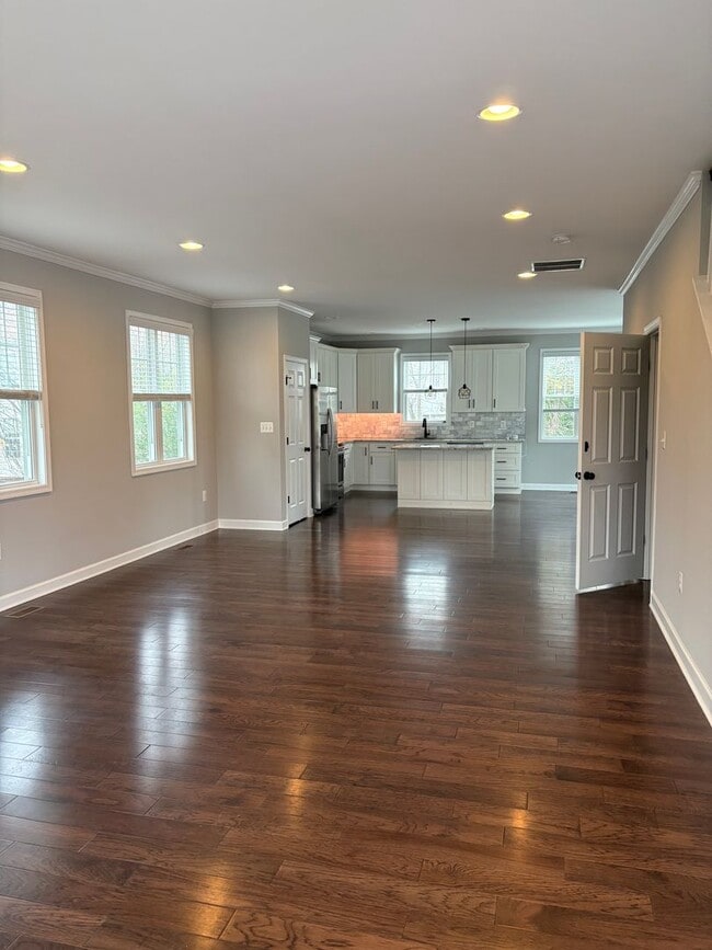 Building Photo - Beautiful Home Conveniently Located in Alexandria w/ Lower Level Suite