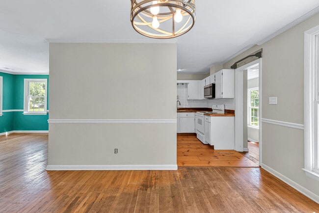 Building Photo - 707 Christine Ave