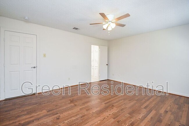 Building Photo - 11366 Oakcenter Dr