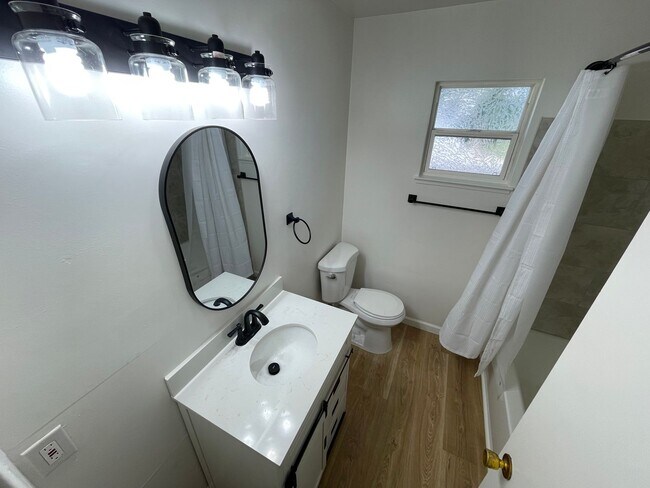 Building Photo - Wonderful and Spacious 4 Bedroom Concord H...