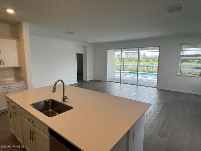 Building Photo - 2357 Avocado Ln