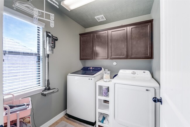 Building Photo - 25118 Andris Ln