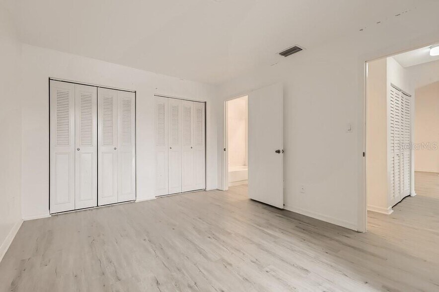 Building Photo - 4002 Crockers Lake Blvd