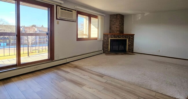 Building Photo - Plymouth Condo For Rent