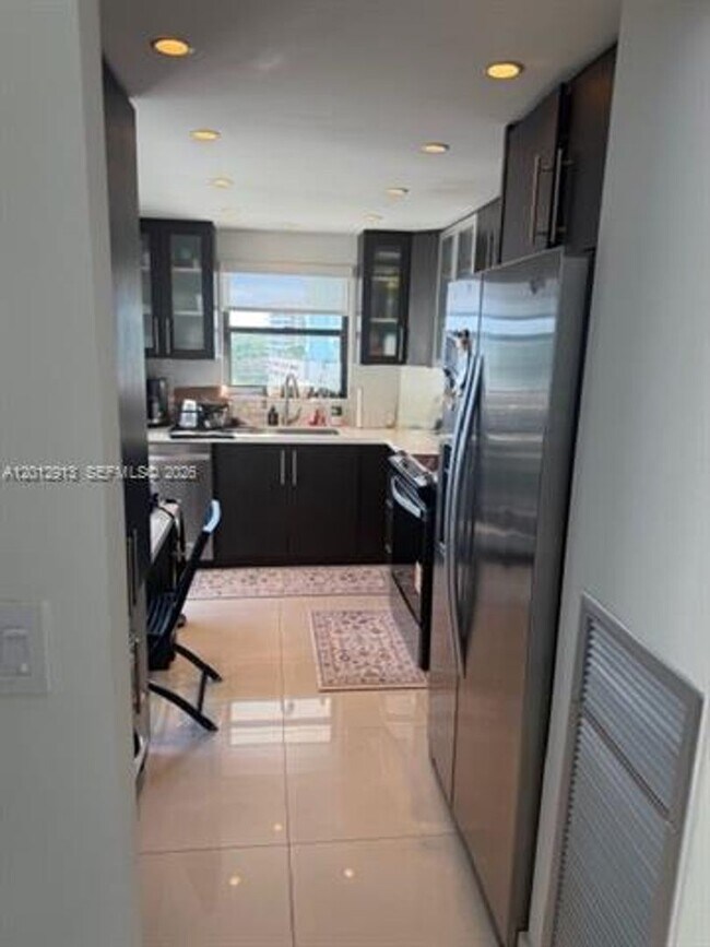 Building Photo - 2333 Brickell Ave