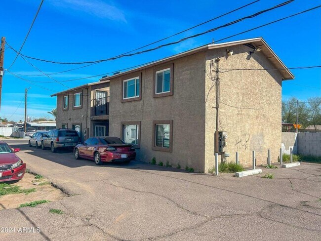 Primary Photo - 3237 W Melvin St