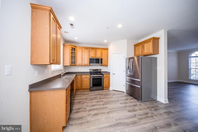 Building Photo - 580 Callander Way