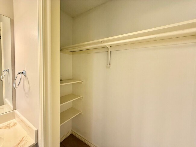 Building Photo - 3-bed/2-bath near Paluxy/Grande!
