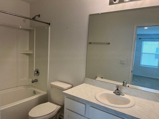 Building Photo - Move In Ready Rental