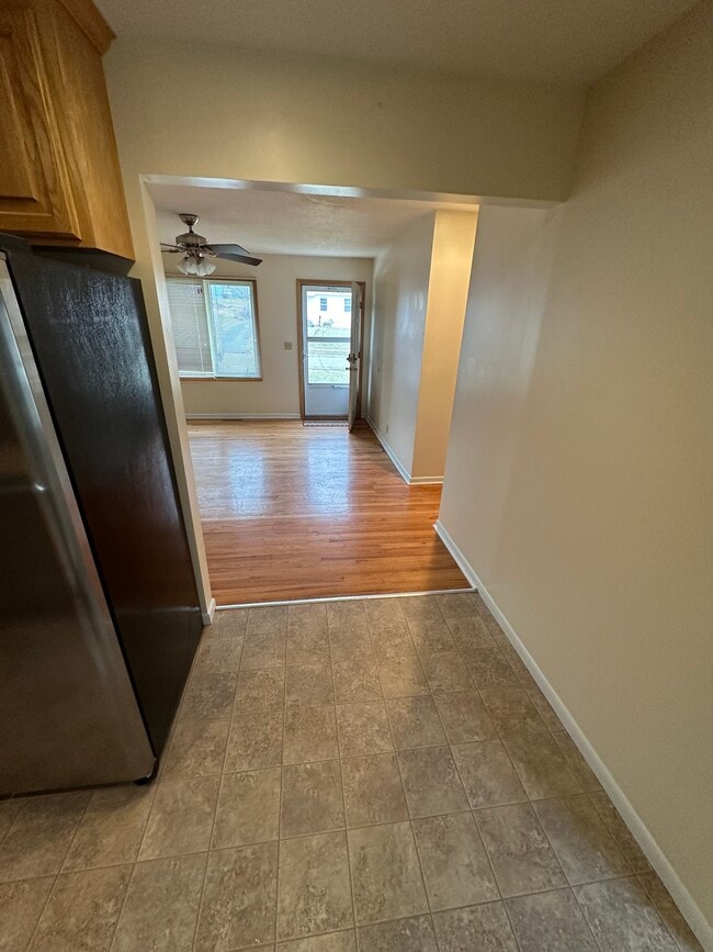 Building Photo - 4911 Sunset Dr