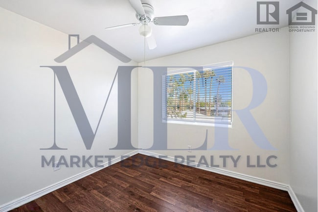 Building Photo - 3Bed/2.5Bath Townhouse at 24th St/Thomas! $399 MOVE-IN SPECIAL! Move-In ready on 3/12/2026!