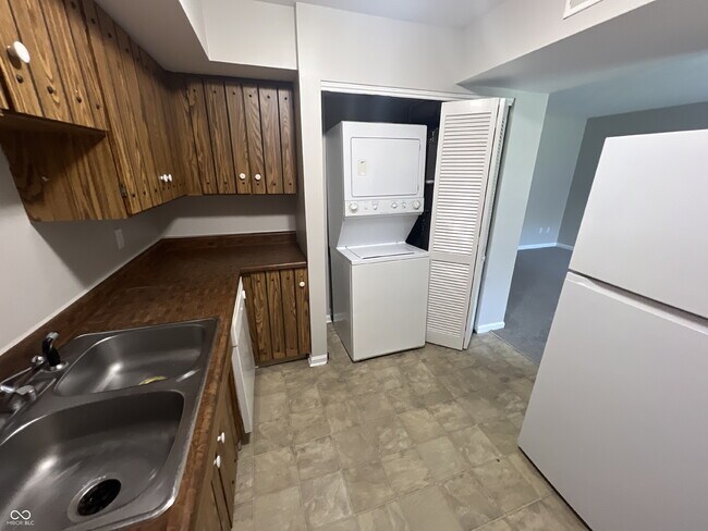 Building Photo - 1310 Millerwood Ct