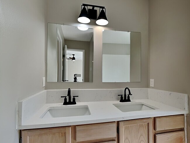 Building Photo - 8011 Manderly Pl