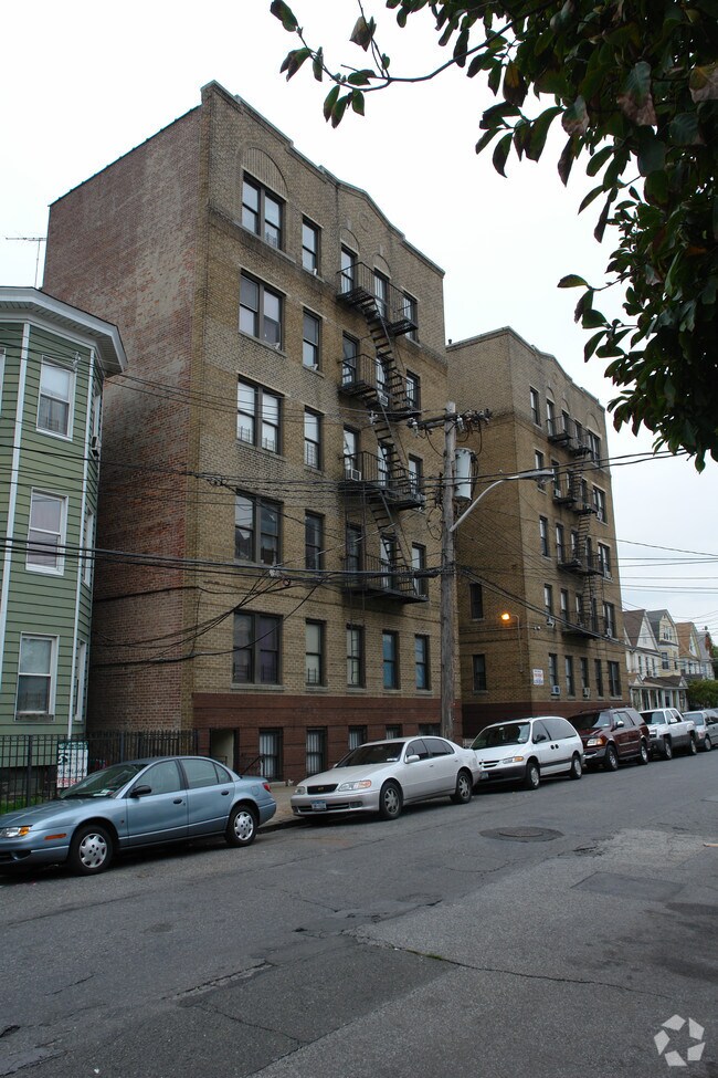 Building Photo - 26 Randolph St