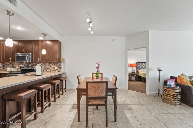 Building Photo - 5450 E Deer Valley Dr