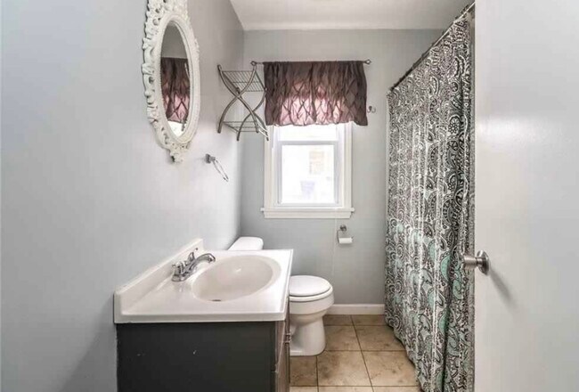 Building Photo - 43 W Craig Hill Dr