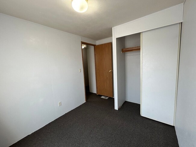 Building Photo - 3 Bedroom 2 Bath Trailer for Rent