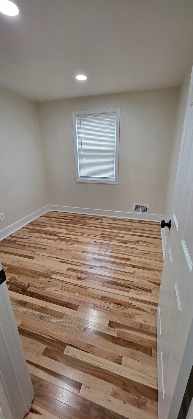 Building Photo - 4267 Labyrinth Rd