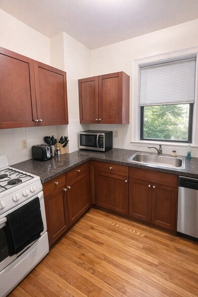 Building Photo - 4 Park Vale Ave