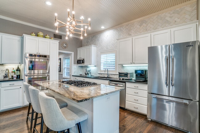 Building Photo - 3312 Villanova St