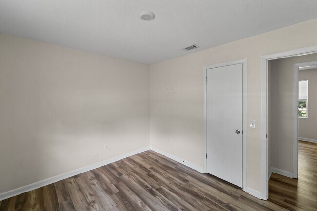 Building Photo - 234 Deerwood Dr