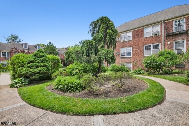 Building Photo - 176 Millburn Ave