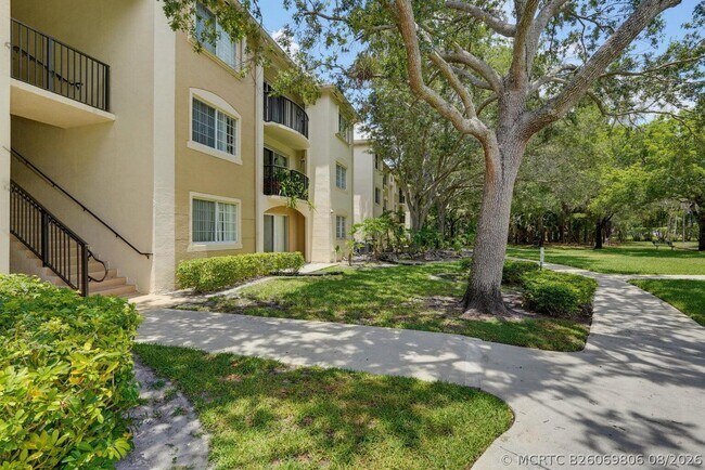 Building Photo - 400 Crestwood Ct N
