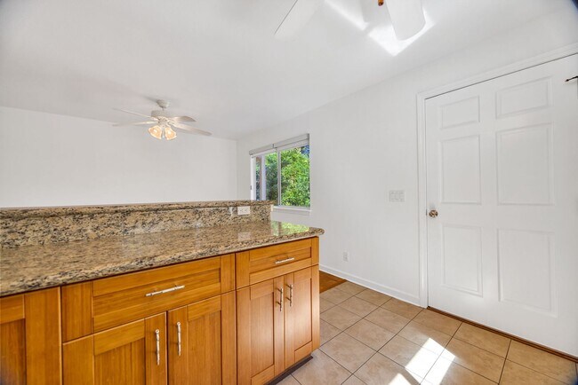 Building Photo - 2641 Moolio Pl