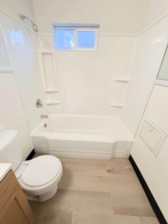 Building Photo - Updated 2BD 1BA Single Family House in Brackenridge!