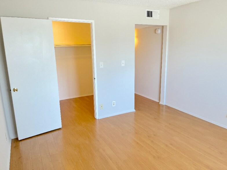 Building Photo - 430 E San Jose Ave