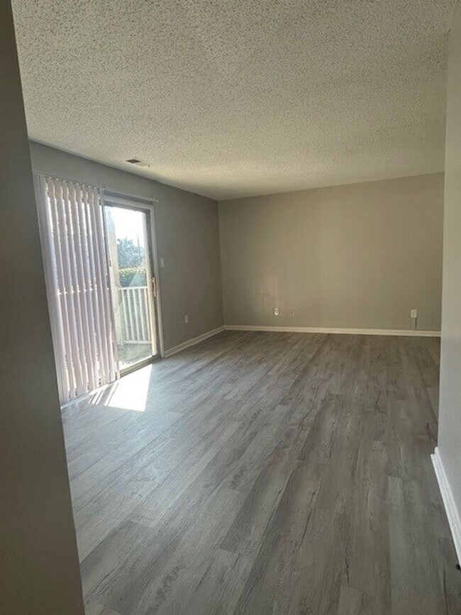 Building Photo - 9505 University Terrace Dr