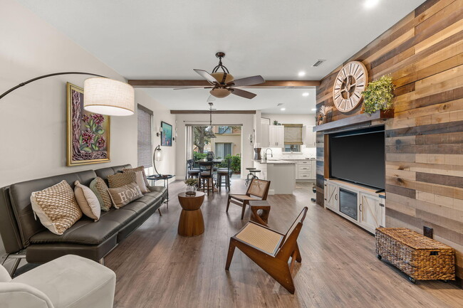 Building Photo - 123 Wakulla Springs Way