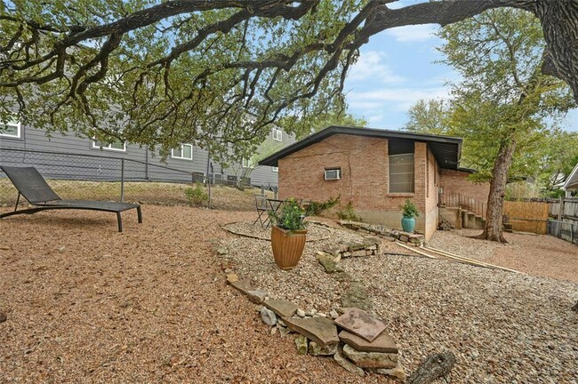 Building Photo - 515 Pecan Grove Rd