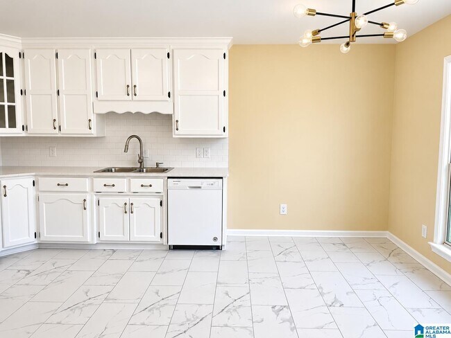Building Photo - 713 Jason Cir