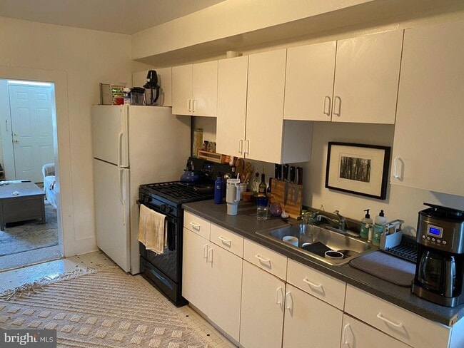 Building Photo - 229 S Ann St